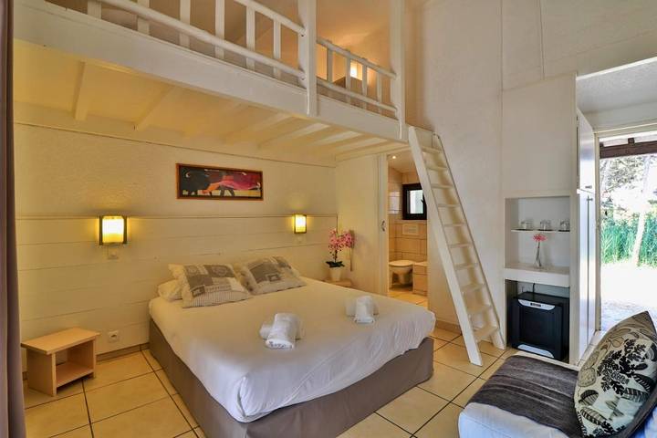 Hôtel pour 3 personnes, avec jardin et piscine dans Bac du sauvage - 3