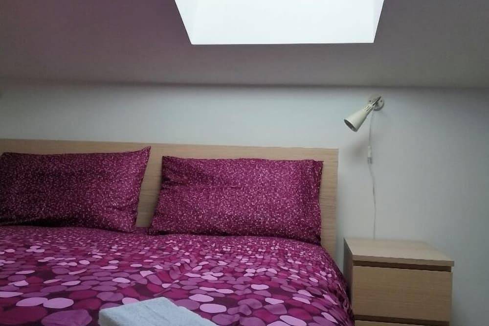 Apartamento entero, Olmo apartment in the historic center of Manziana in Manziana, Lago de Bracciano