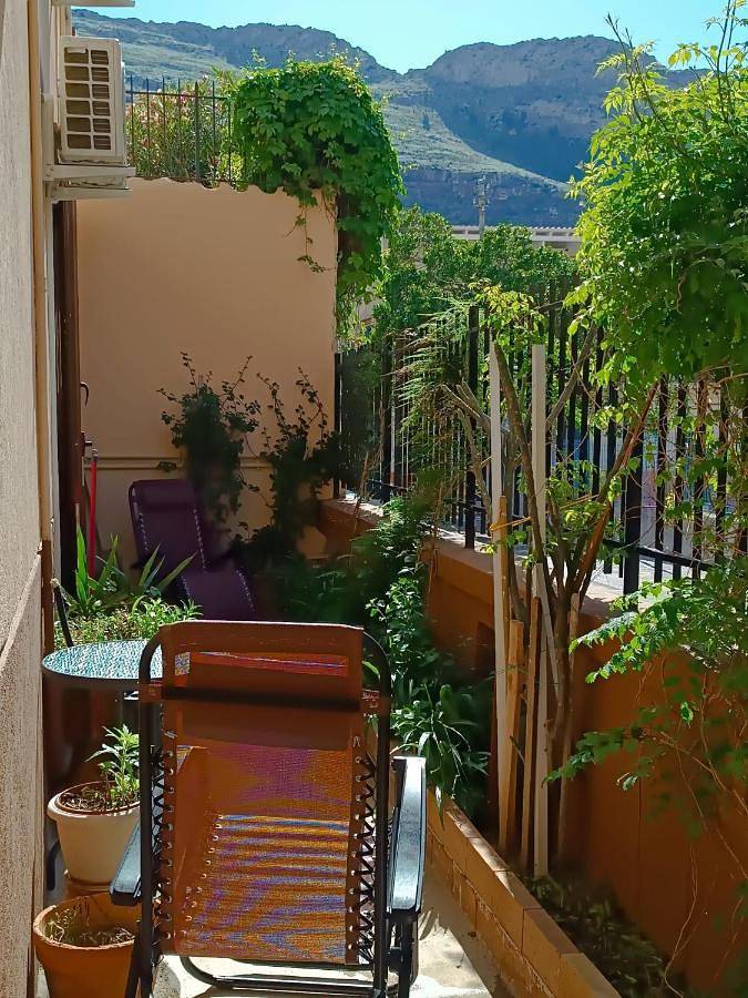 Location de vacances pour 5 personnes, avec jardin et vue à Sferracavallo