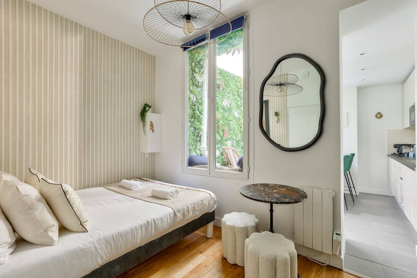 Entire studio, Studio for 2 people with balcony/terrace in Paris, Ile de France