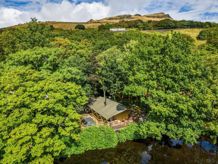 Hut for 6 people, with Terrace and Garden in North West England