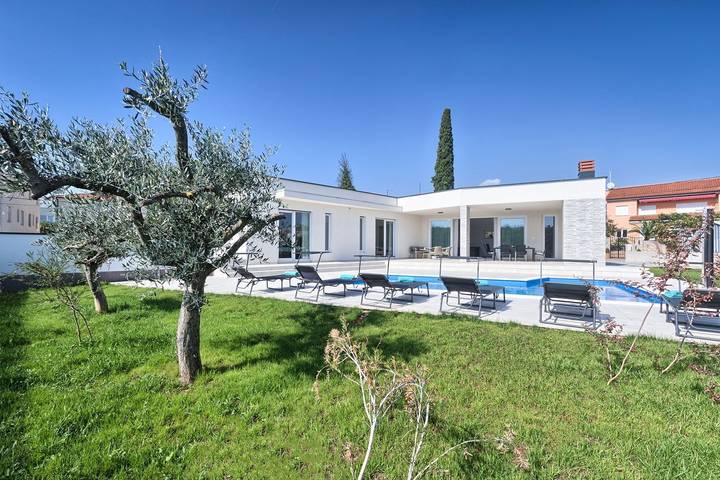 Villa für 4 Personen, mit Pool und Garten in Pula