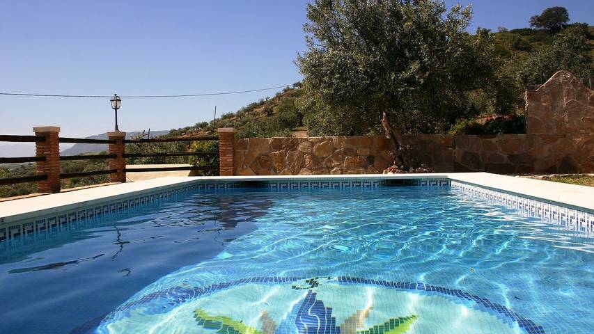Finca für 8 Personen, mit Pool und Garten sowie Terrasse in Álora