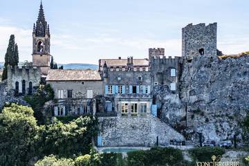 Location de vacances pour 21 personnes, avec terrasse et jardin à Aiguèze