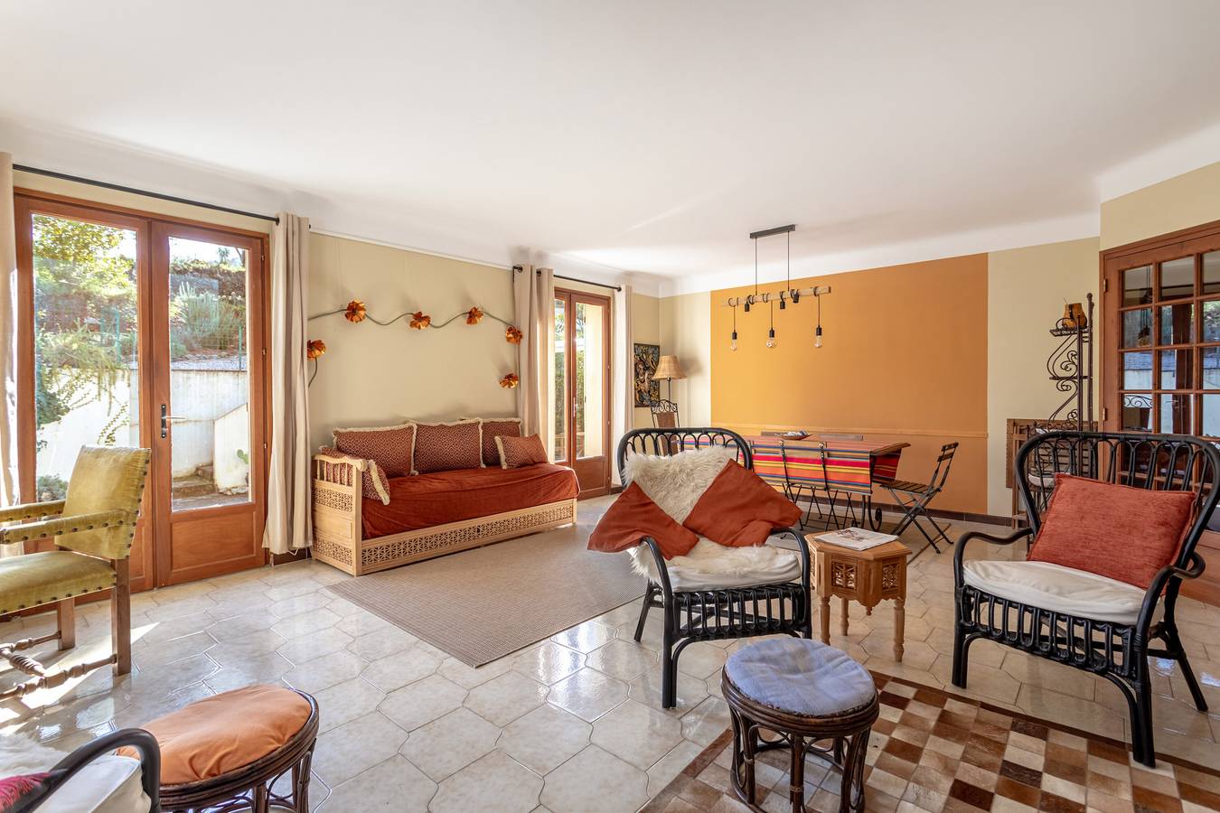 Entire apartment, Côté Jardin Apartment with View, Terrace & Garden, 2 Minutes from Céret Center in Céret, Céret region