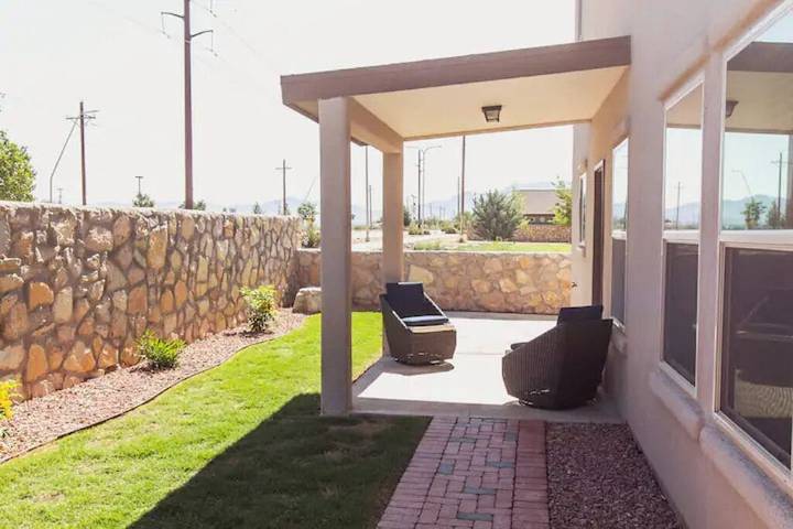 Vacation rental for 8 people, with yard in Las Cruces (New Mexico)