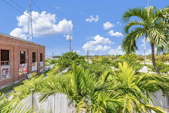 Vacation apartment for 4 people, with pool and yard as well as balcony - 1
