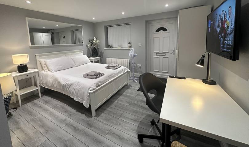 Holiday letting for 2 people, with terrace, child-friendly in Luton