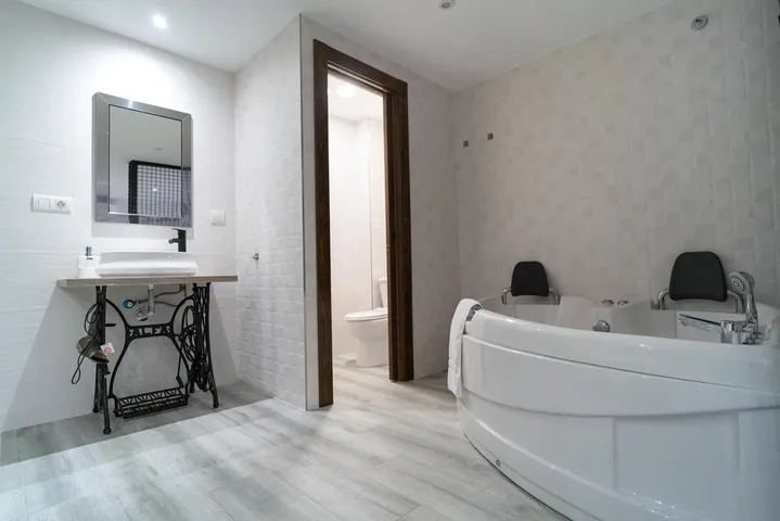 Ferienwohnung für 2 Personen, mit Whirlpool und Balkon - 1