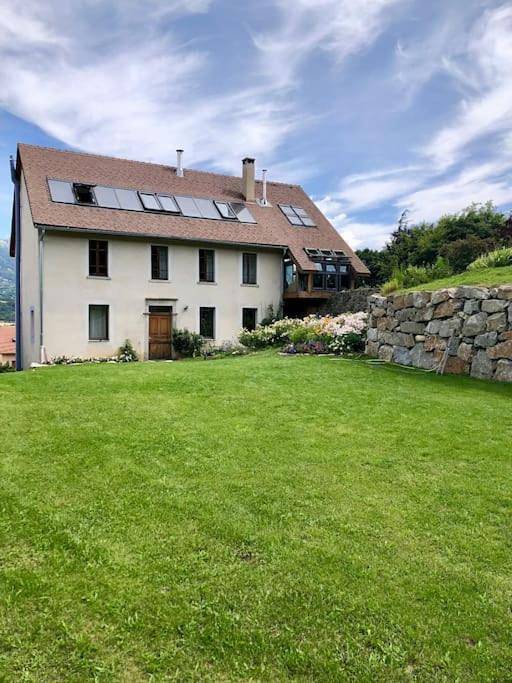 Location de vacances pour 11 personnes, avec jardin et vue à Saint-Laurent-du-Cros