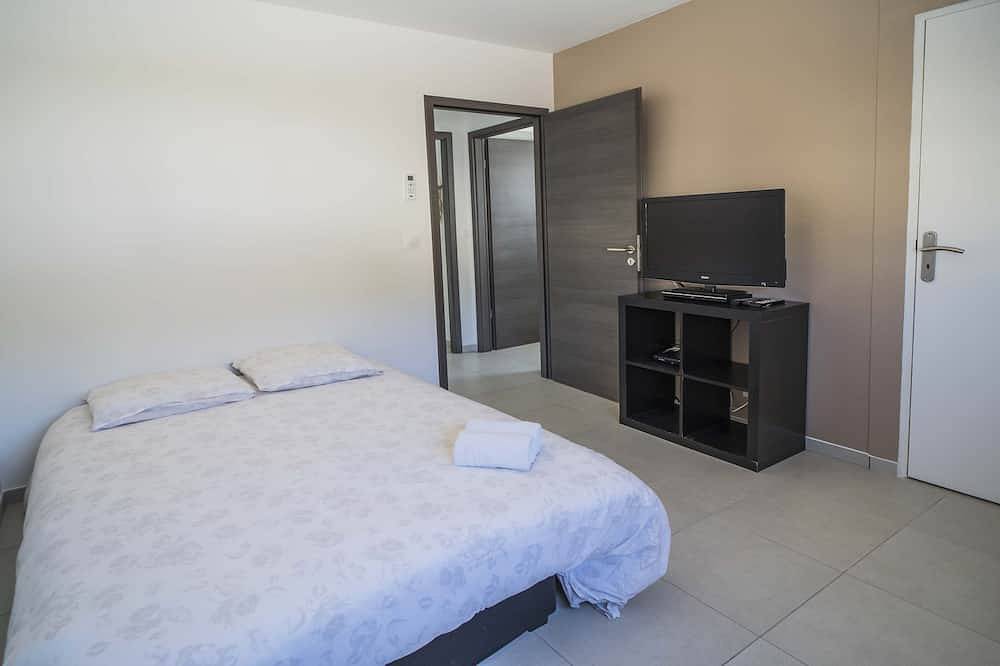 Villa con piscina cerca de la playa, mar y montaña. in Borgo, Región de Bastia