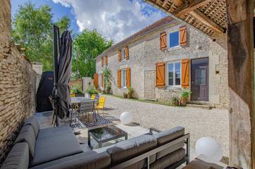 Gîte pour 6 personnes, avec terrasse et jardin dans Spoy