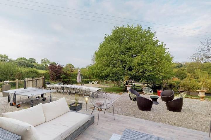 Gîte pour 15 personnes, avec Balcon ainsi que Jardin et Sauna