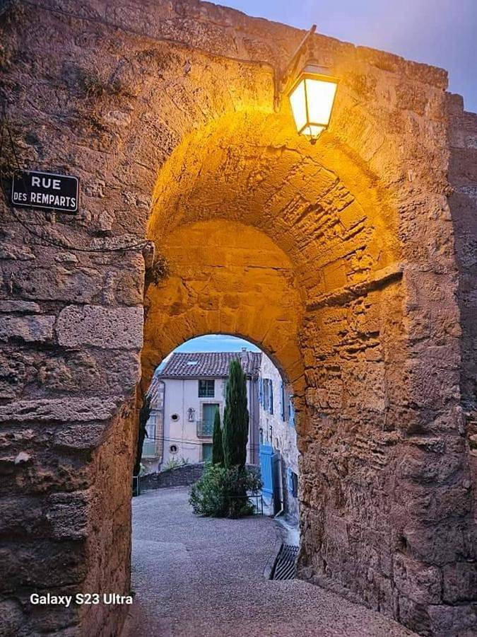 Location de vacances pour 7 personnes, avec Balcon et Jacuzzi ainsi que Terrasse et Vue à Saint-Pons-de-Mauchiens - 3