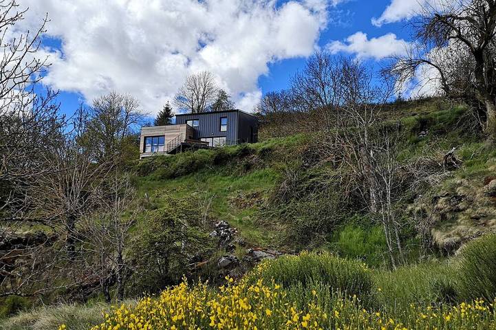 Location de vacances pour 11 personnes, avec Balcon ainsi que Jacuzzi et Jardin à Arlempdes