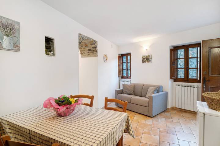 Hel lejlighed, Apartment 'Casa Azzurra - Sciu´pepin' with Private Garden, Balcony and Wi-Fi in Rezzo, Liguriske Alper