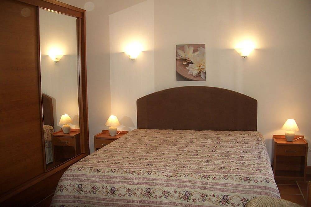 Appartement entier, Appartement dans un quartier résidentiel verdoyant de la ville de Cavaillon dans le Luberon. in Cavaillon, Parc naturel régional du Luberon
