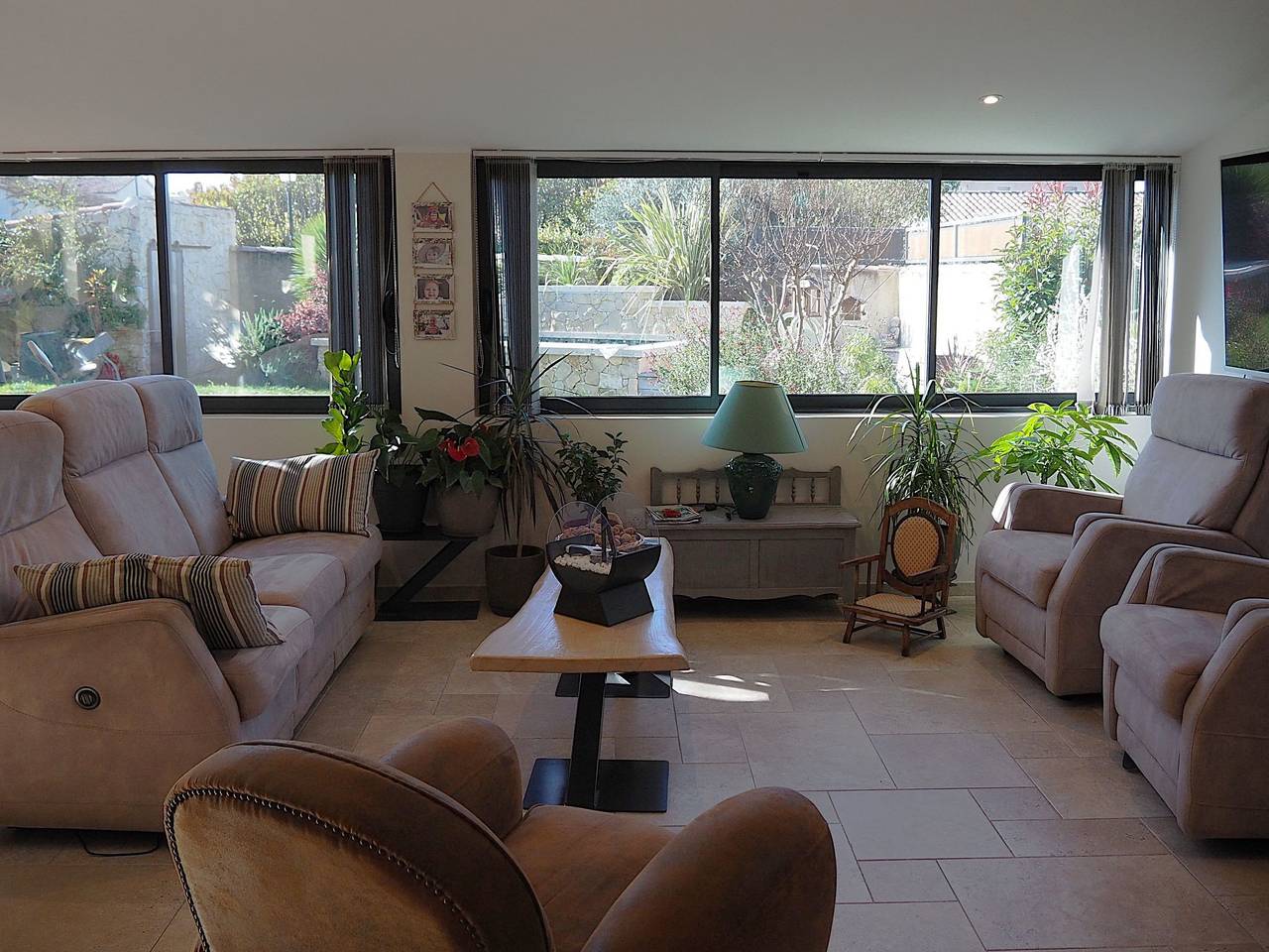 Gemütliches Strandapartment mit Seeblick in Vernègues, Arles und Umgebung