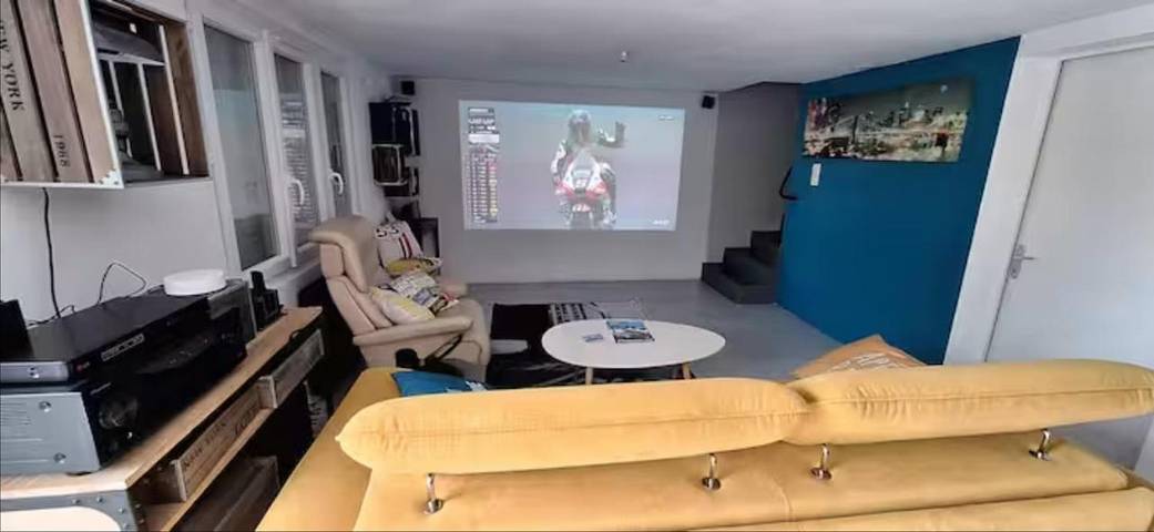 Location de vacances pour 4 personnes, avec Jacuzzi ainsi que Terrasse et Jardin à Sargé-lès-le-Mans