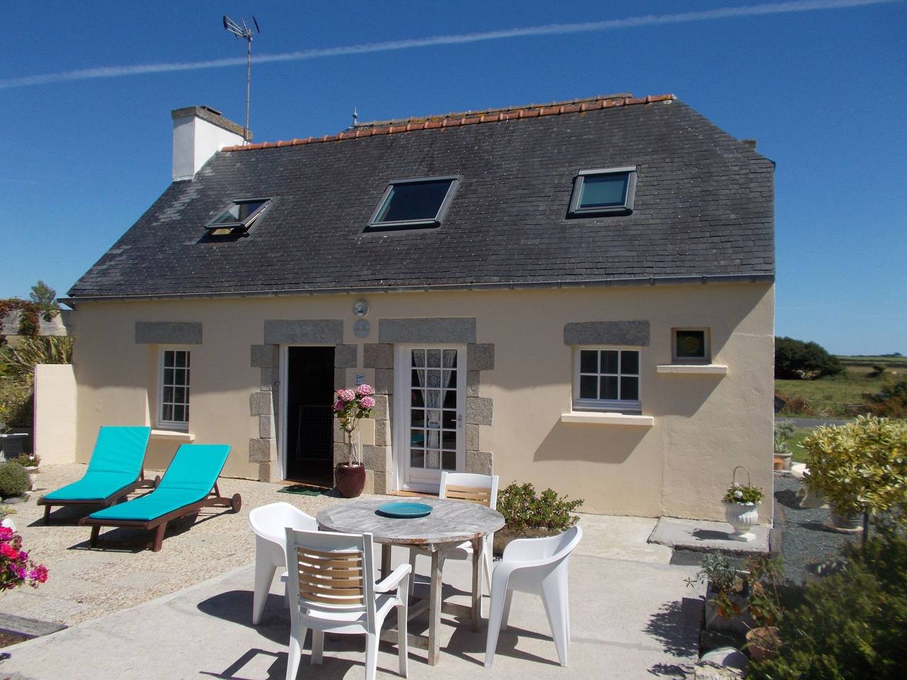 Bretonisches Ferienhaus in Meeresnähe mit Garten in Tréogat, Côte de Cornouaille
