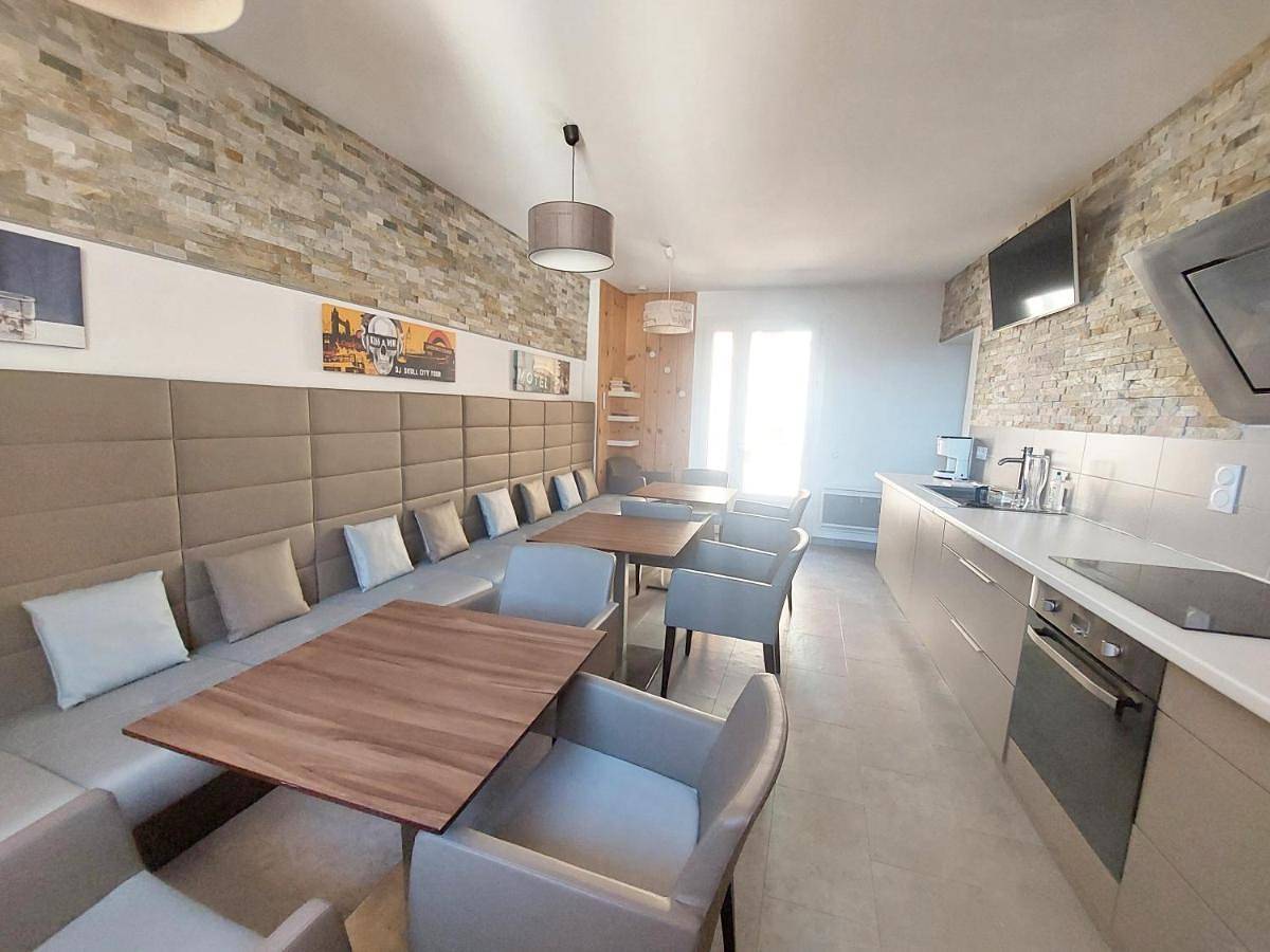 Three-Bedroom House in Le Mas, Région de Cannes