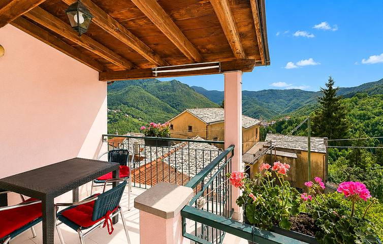 Appartamento intero, Accogliente appartamento con 2 camere da letto, terrazza, Wi-Fi e parcheggio, vicino a ristoranti e al fiume in Toceto, Varese Ligure