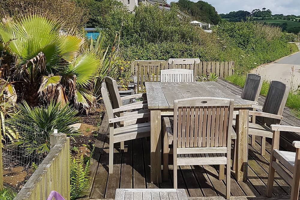 Love Shack by the Beach in Maenporth, Cornwall