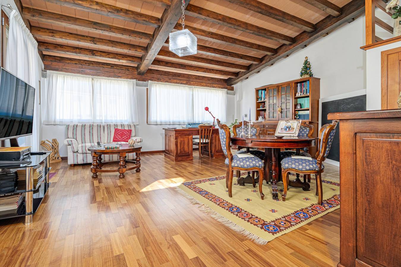 Dreibettzimmer mit Bergblick, Gemeinschaftsterrasse und Wlan in Telti, Olbia-Tempio