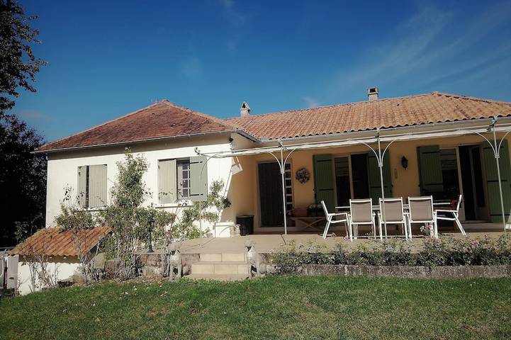 Villa pour 12 personnes, avec terrasse ainsi que jardin et jacuzzi, animaux acceptés - 1