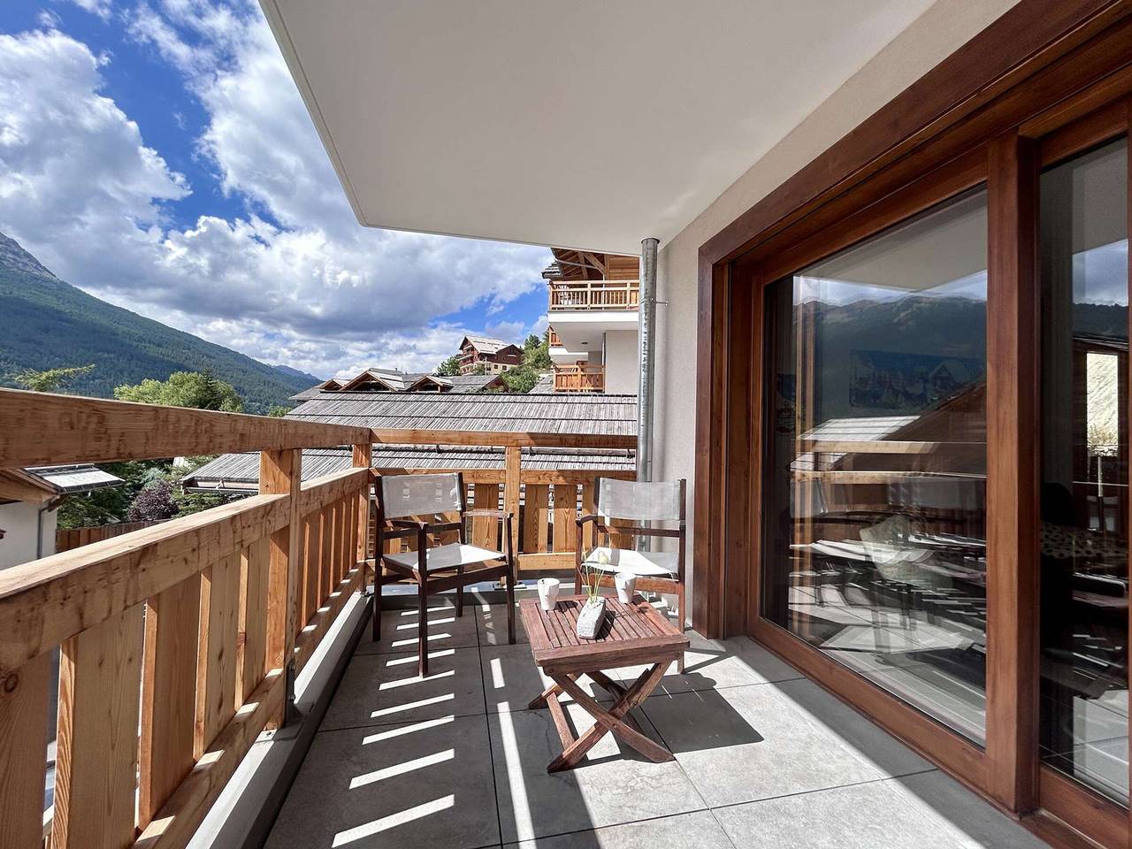 Ganze Wohnung, Helle 2-Zimmer-Wohnung mit Terrasse und privater Garage in Briançon in Briançon, Serre Chevalier