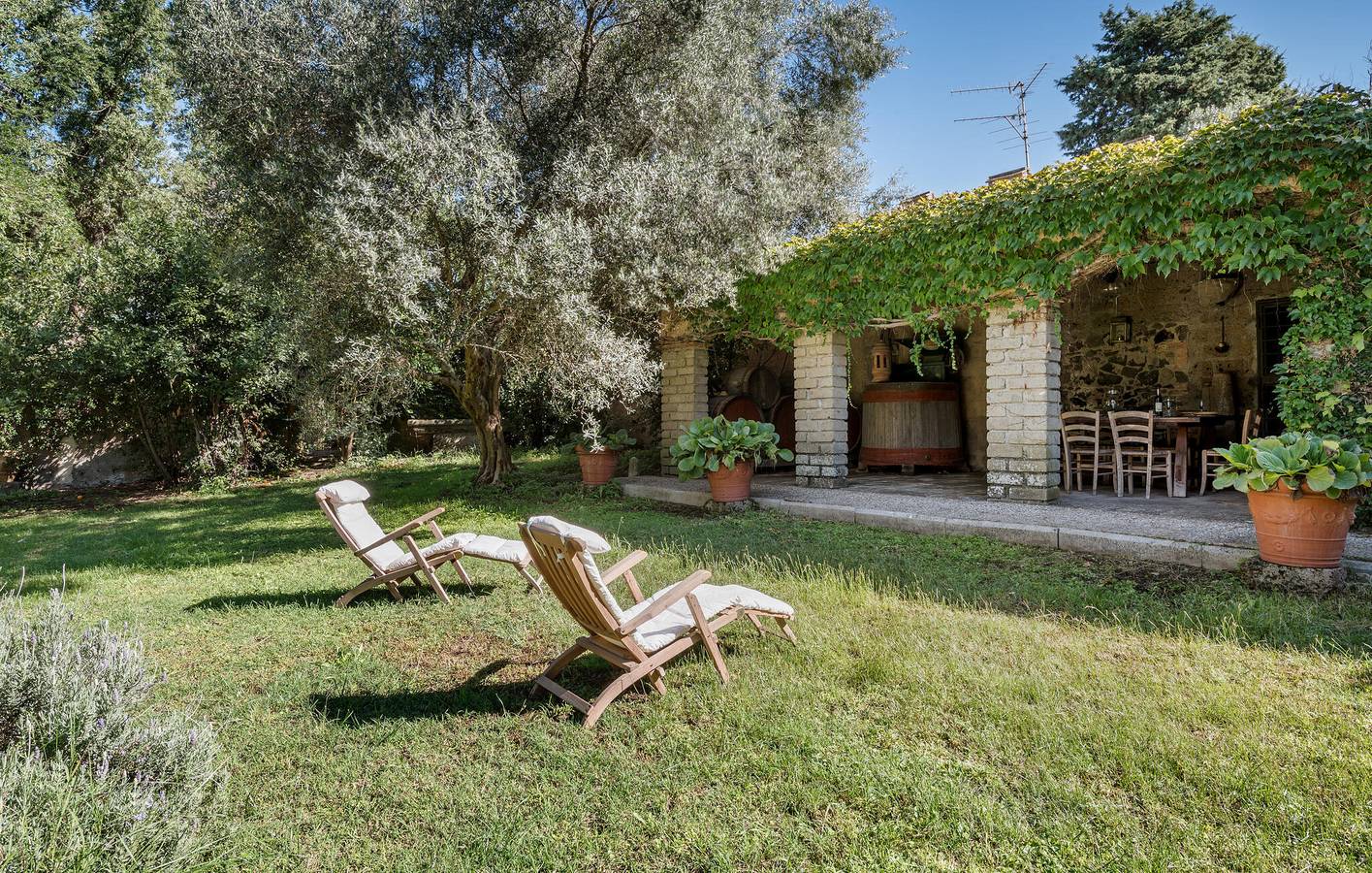 Modernes Apartment mit Terrasse und Parkplatz, 2,5 km von Commenda entfernt in Montefiascone, Viterbo Provinz