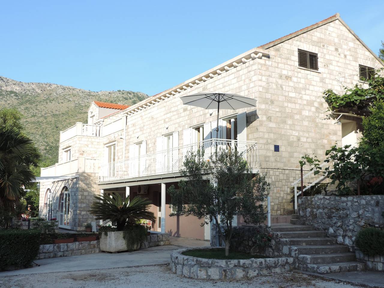 Geheel appartement, Eenkamerappartement met een balkon en uitzicht op de zee Zaton Mali (Dubrovnik) A-12120-a in Zaton, Grad Dubrovnik