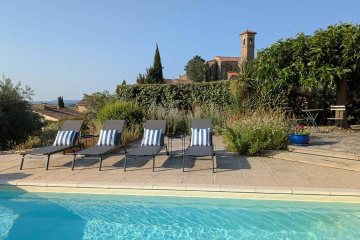 Location de vacances pour 10 personnes, avec Balcon et Terrasse ainsi que Jardin et Piscine à Montouliers