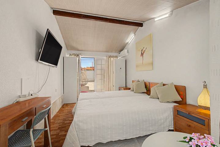 Entire studio, O Cantinho do Sol in Talaíde – Cozy Retreat Between Coast and Lisbon in São Domingos de Rana, Costa de Lisboa
