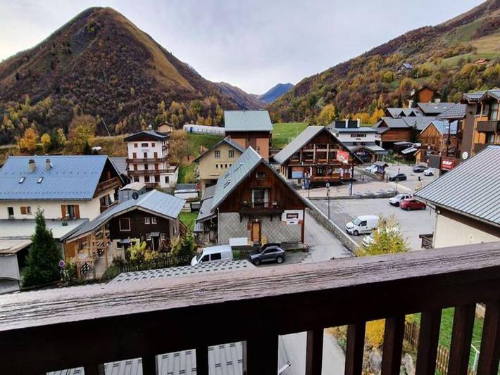 Gîte pour 5 personnes, avec piscine dans Office De Tourisme De Saint Sorlin D Arves