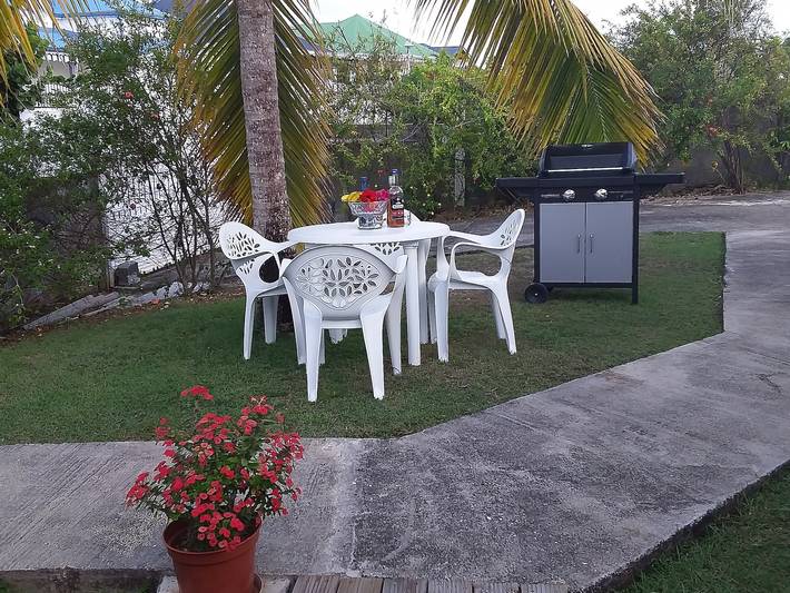 Location de vacances pour 2 personnes, avec piscine et terrasse à Le Moule - 4