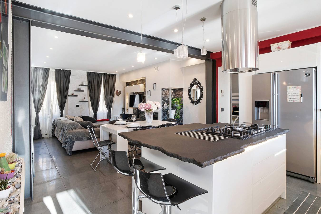 Ganze Wohnung, Apartment 'La Dimora Della Poesia' mit Meerblick, privater Terrasse und Wlan in Oneglia, Imperia
