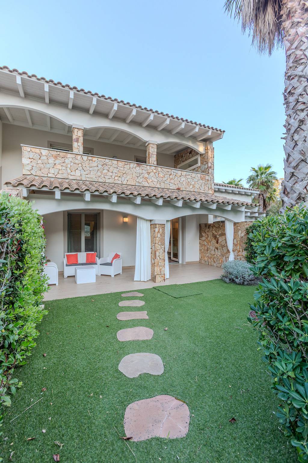 Villa Prestige, Pool & Garden in Luxury Residence in Porto Pino Beach, Porto Pino