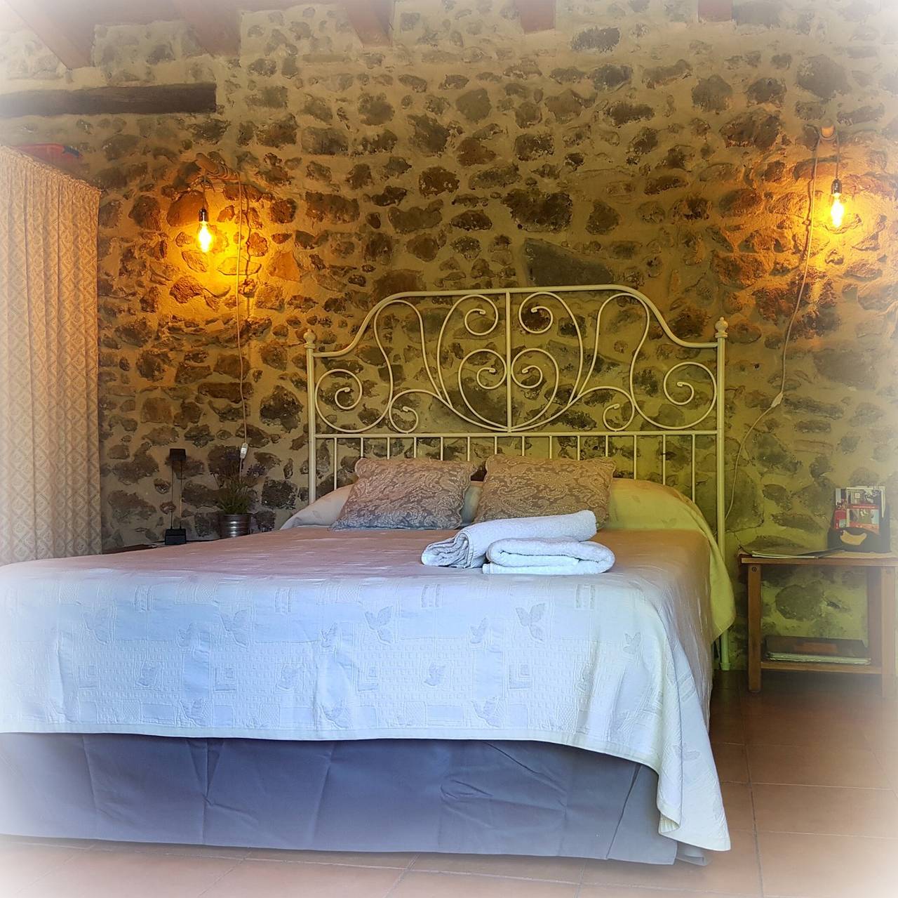 Cabana de Mas Violella – Charmante Unterkunft mit Ausblick, viel Licht, Klimaanlage & Wlan in Sant Joan les Fonts, Naturpark Zona Volcànica de la Garrotxa