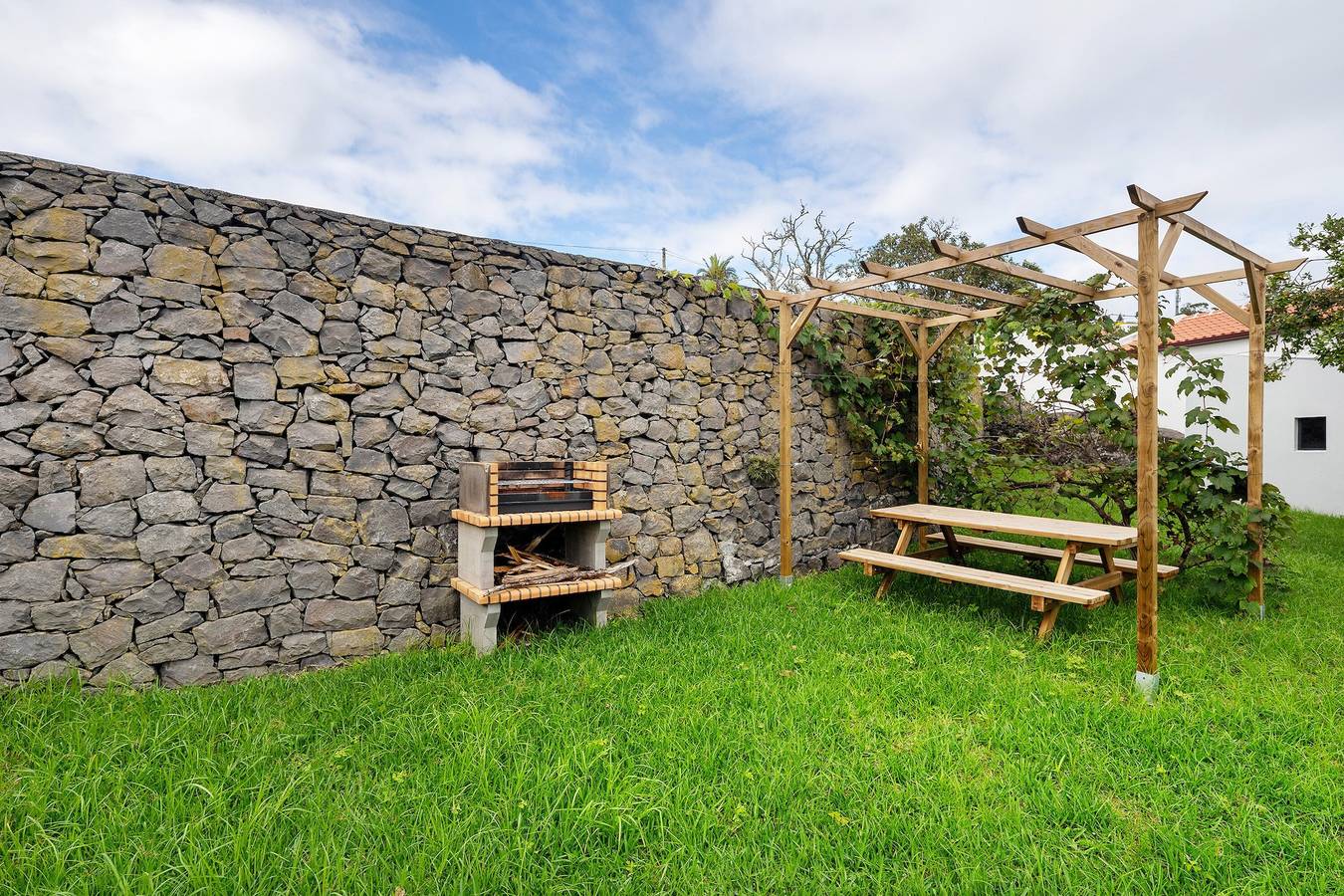 Holiday Home 'Das Almas' with Mountain View, Wi-Fi and Air Conditioning in Angra do Heroísmo, Terceira (Azorene)