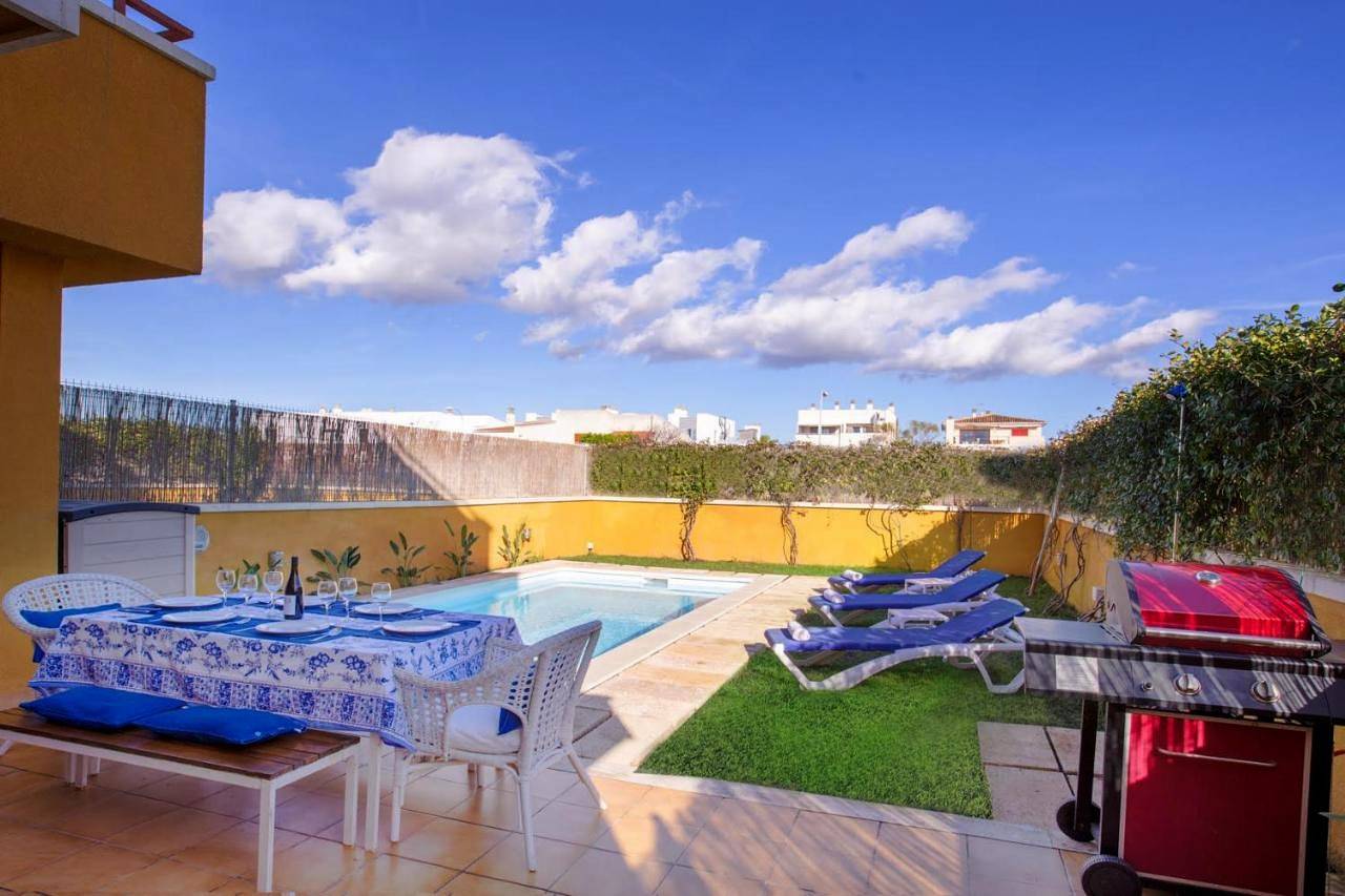 Three-Bedroom Villa in El Arenal, Palma