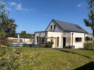 Cottage pour 2 personnes, avec terrasse et jardin ainsi que jacuzzi et piscine à Parigné-l'Évêque