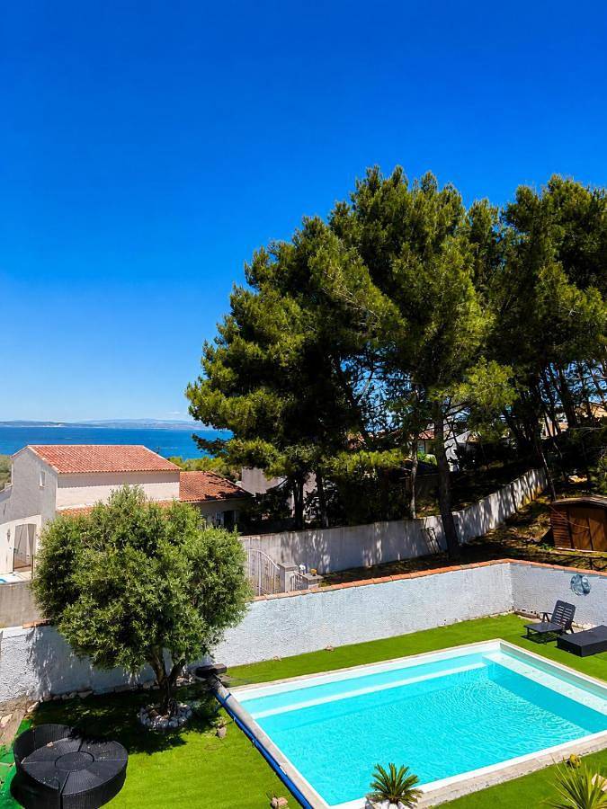 Villa pour 8 personnes, avec Terrasse et Jardin ainsi que Piscine et Vue à Martigues - 4