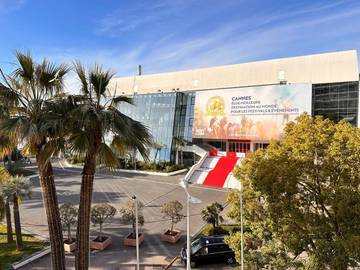 Gîte pour 2 personnes, avec terrasse et vue dans Palais Des Festivals Et Des Congres