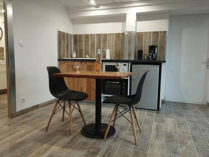 Gîte pour 4 personnes, avec jardin ainsi que terrasse et vue à Orchamps-Vennes - 2