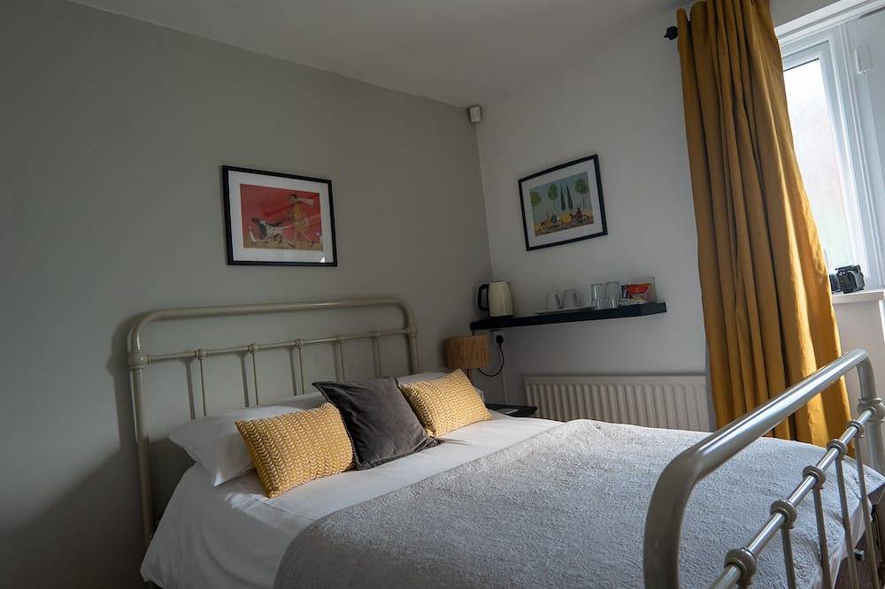 Entire apartment, 4 Bedroomed Ground Floor Apartment with Hot Tub and Sauna in Durham, County Durham