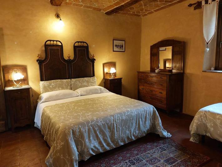 Zimmer für 2 Personen, mit Balkon und Terrasse sowie Garten und Ausblick in Aramengo