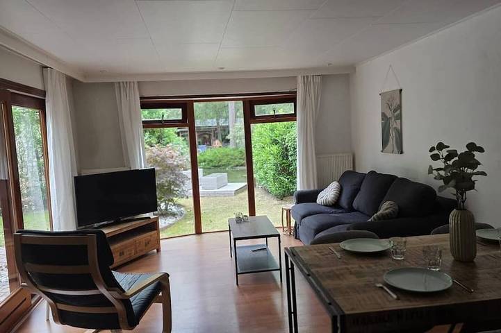 Wooded Pond Cottage in the Veluwe with a Swimming Pool! in Veluwe