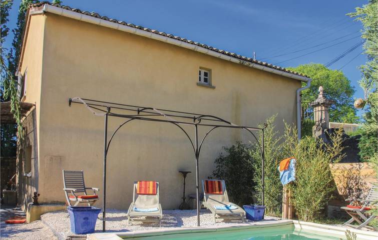 Escapade relaxante avec parking, piscine et jardin in Pont-Saint-Esprit, Région de Nîmes
