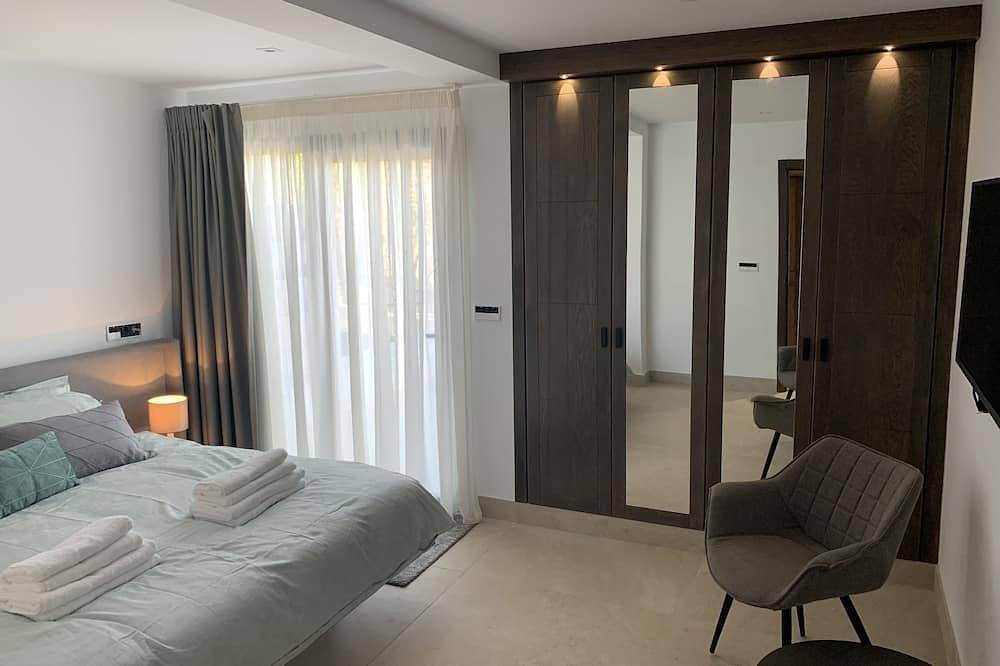 Nuevo a Los Mojones Villa de 5 dormitorios y 4 baños con impresionantes vistas e instalaciones. in Puerto del Carmen, Tías